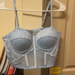 A crop top corset zip up in the back lace everywhere around the bra part say L